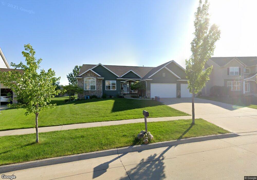 1617 Quail Ridge Rd, Cedar Falls, IA 50613 - photo 1