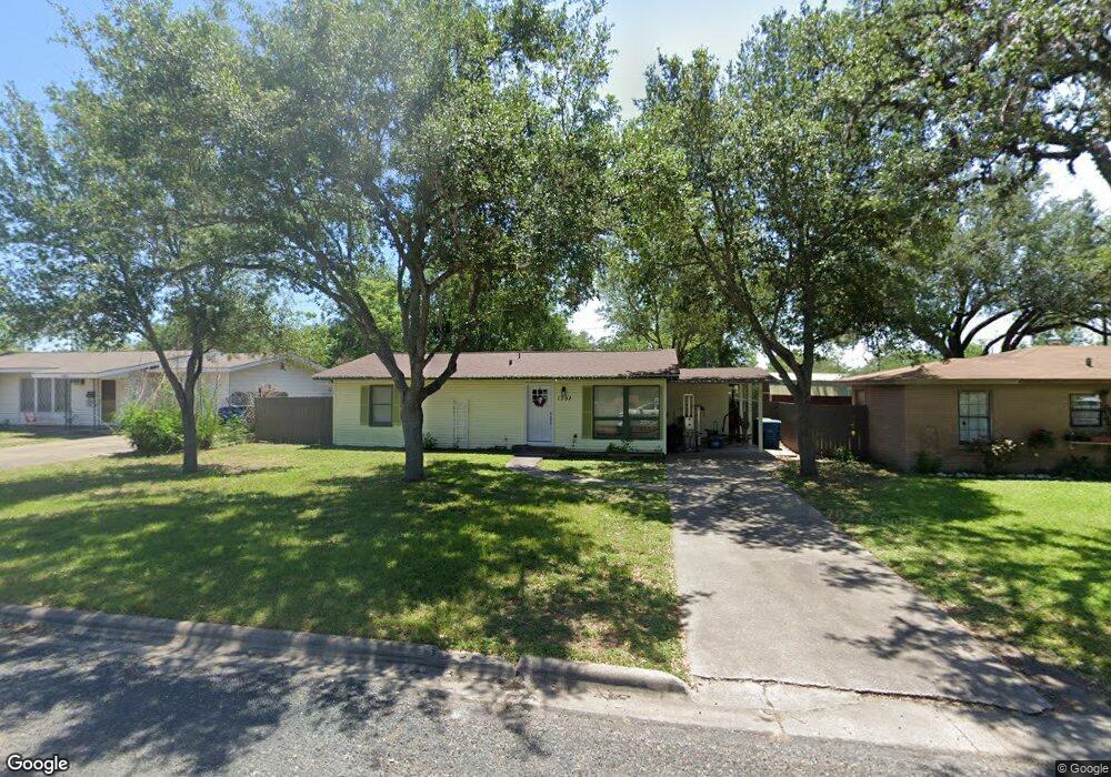 1202 E Widhelm St, Beeville, TX 78102 - photo 1