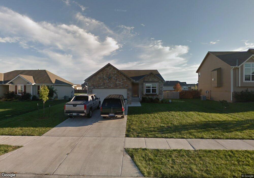 567 E Apache St, Gardner, KS 66030 - photo 1