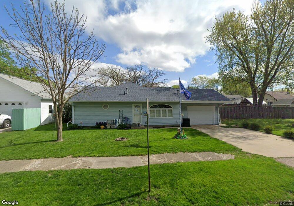 114 Burlington St, Lincoln, IL 62656 - photo 1