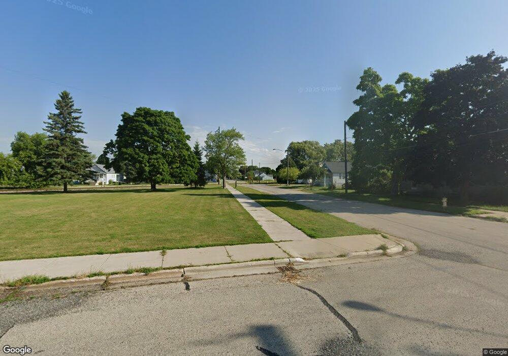 1604 11th Ave, Menominee, MI 49858 - photo 1