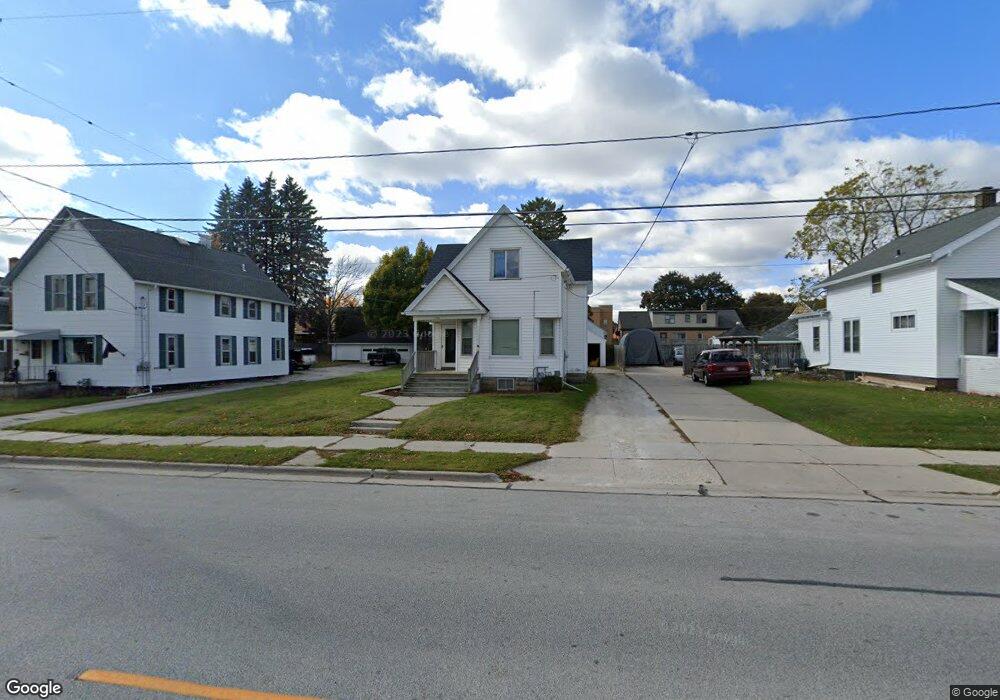 1208 N 8th St, Manitowoc, WI 54220 - photo 1