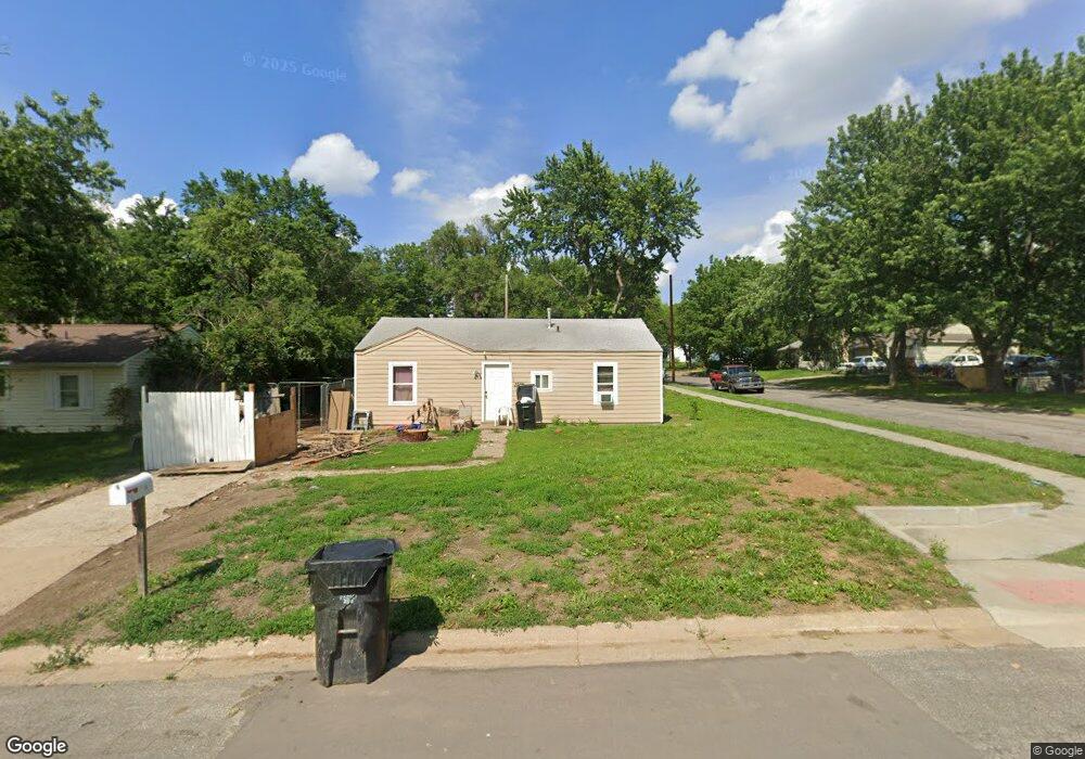 3326 SE Irvingham St, Topeka, KS 66605 - photo 1