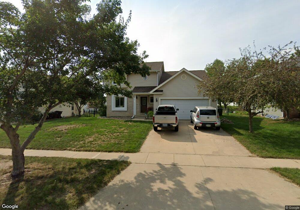4015 Riverside Dr NE, Cedar Rapids, IA 52411 - photo 1
