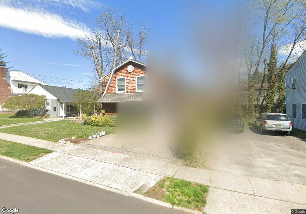 34 Oldwood Rd unit Right, Port Washington, NY 11050 - photo 1