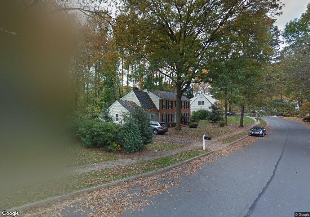 7723 Bridle Path Ln, McLean, VA 22102 - photo 1