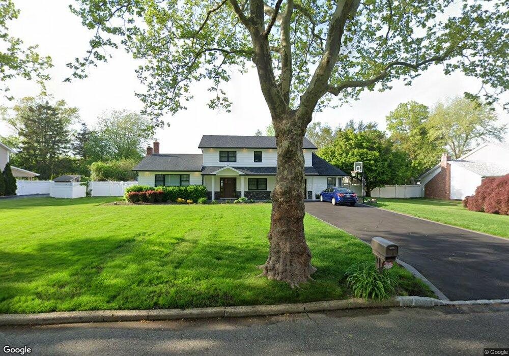 7 Daron Ln, ComMacK, NY 11725 - photo 1