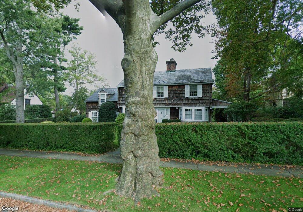 115 Hill Park Ave, Great Neck, NY 11021 - photo 1