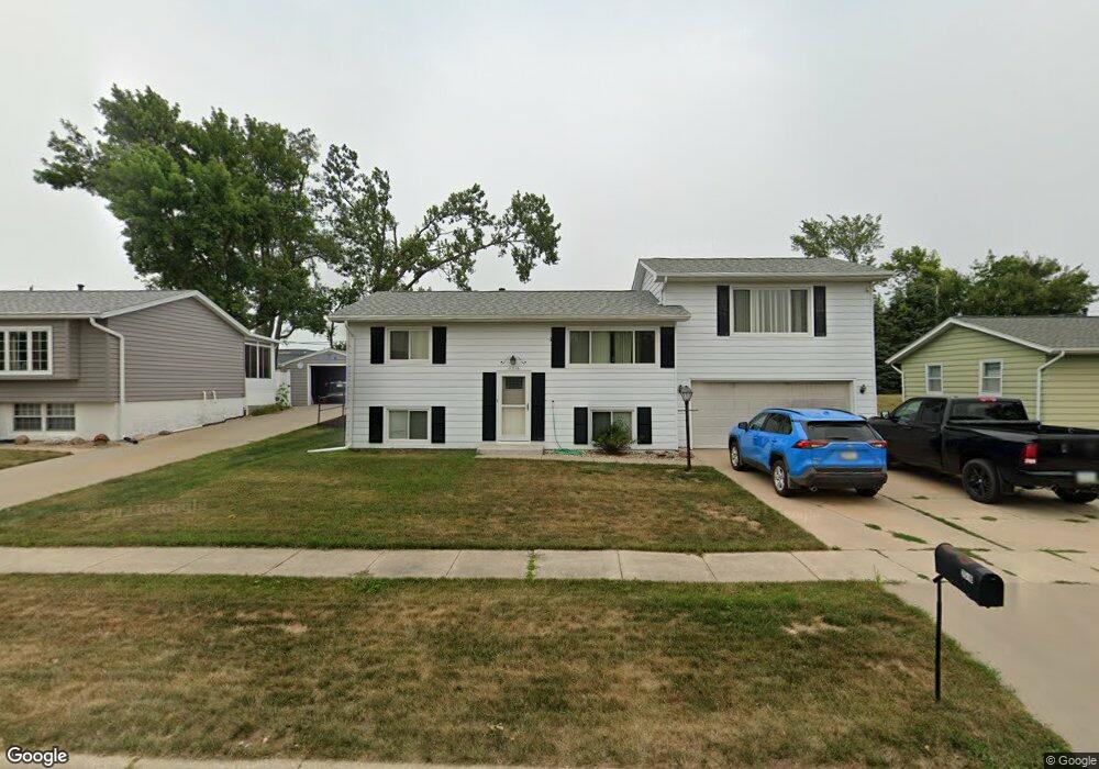 2516 Matthew Dr SW, Cedar Rapids, IA 52404 - photo 1