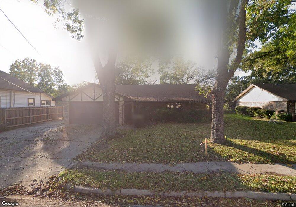 221 NE 2nd St, Grand Prairie, TX 75050 - photo 1