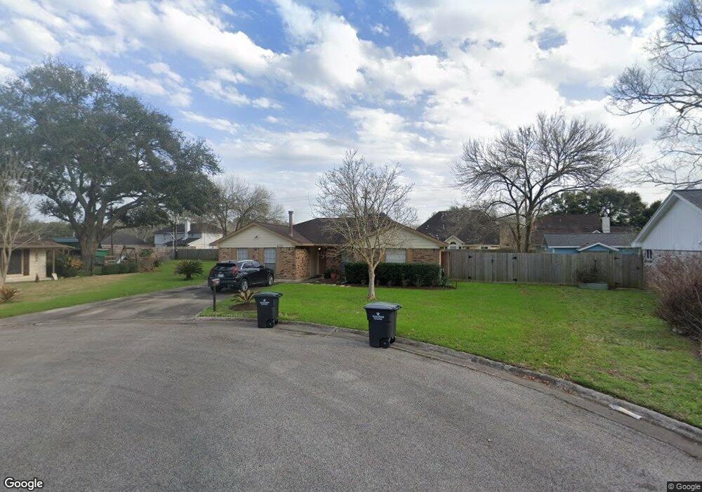 422 Cambridge St, Alvin, TX 77511 - photo 1