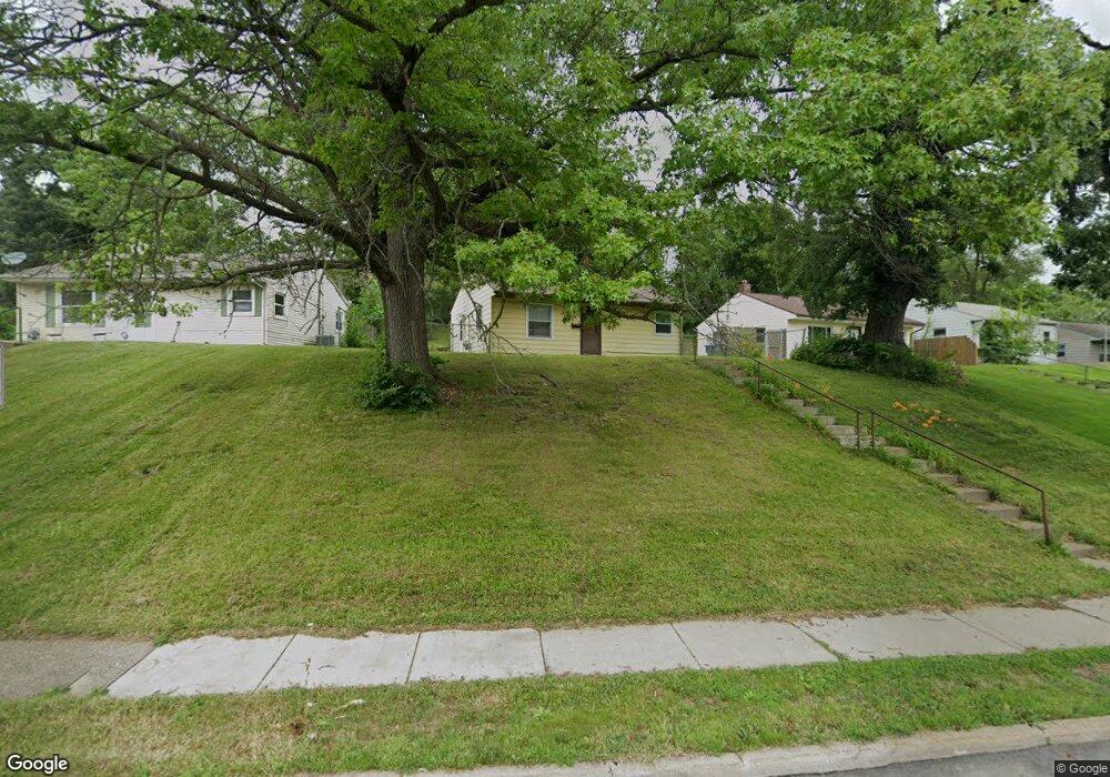 1606 Kirkwood Blvd, Davenport, IA 52803 - photo 1