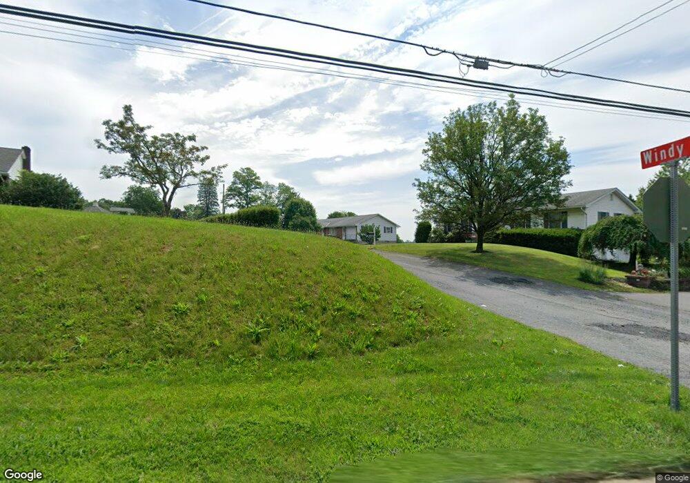 2519 Windy Ln, Bath, PA 18014 - photo 1