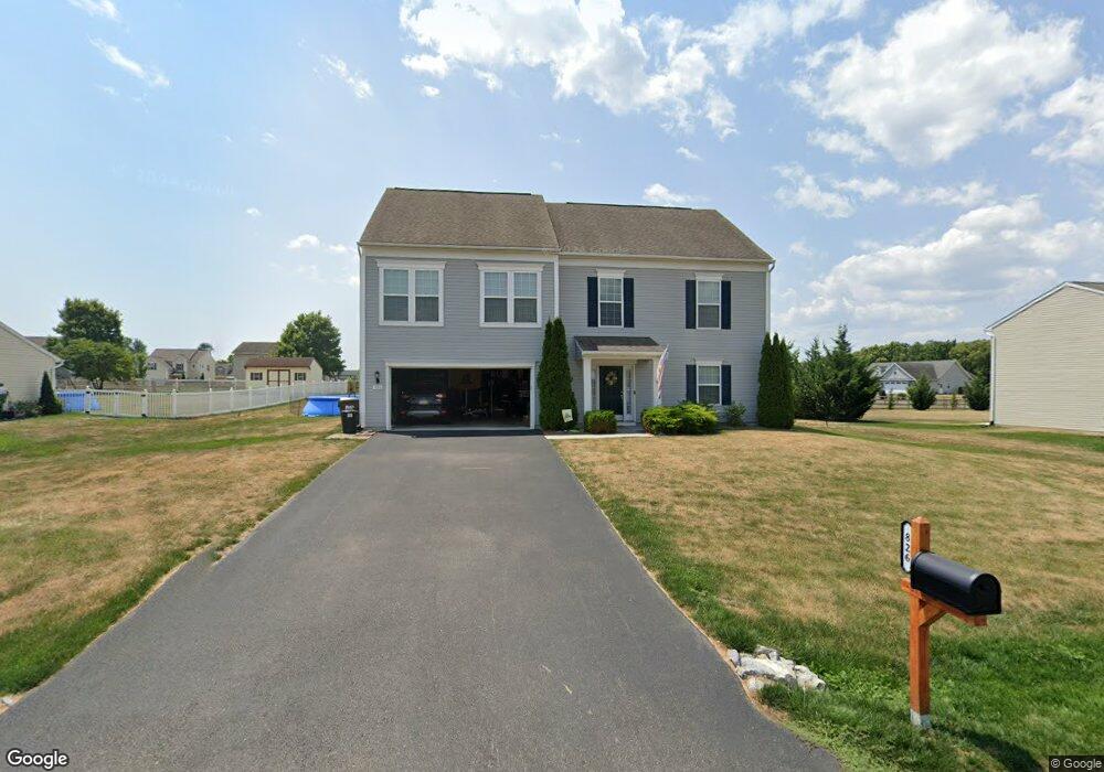 826 Bristol Dr, Greencastle, PA 17225 - photo 1