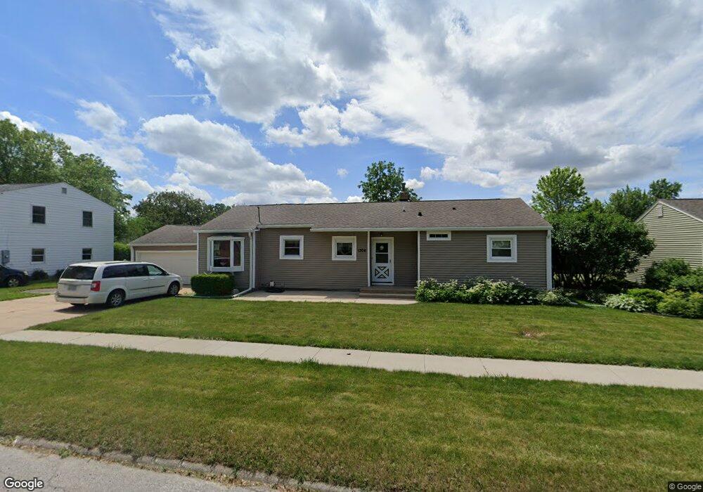 1304 W 18th St, Cedar Falls, IA 50613 - photo 1