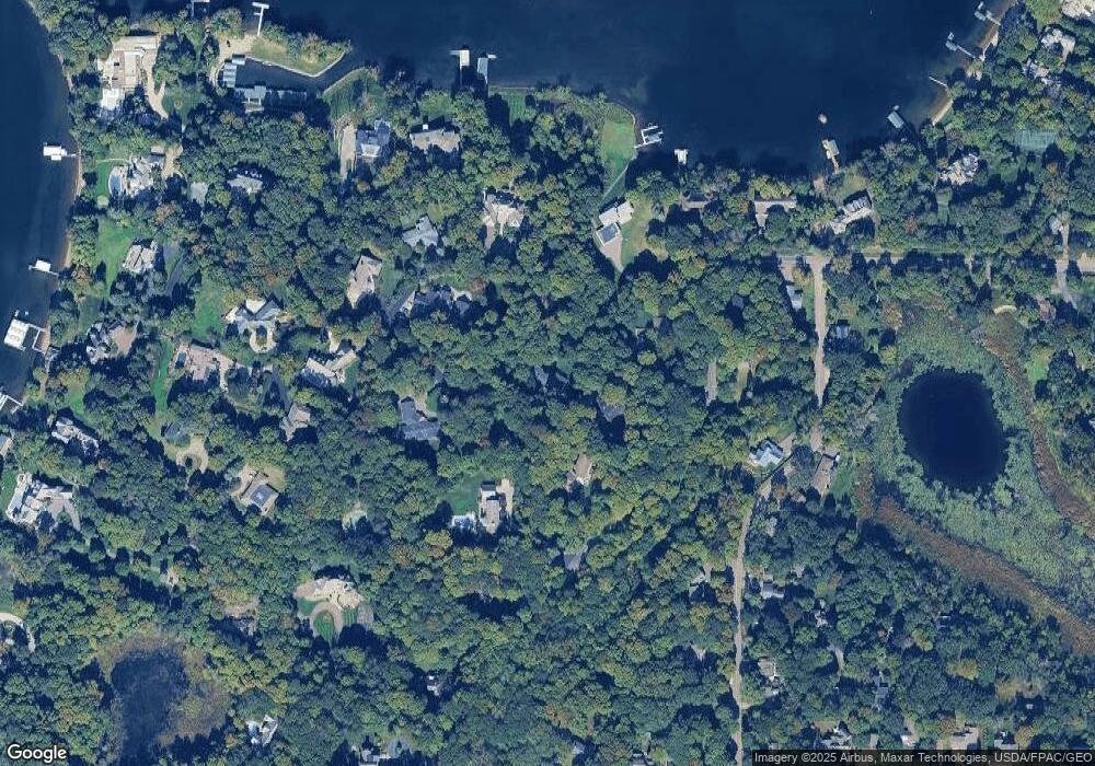 19250 Cedarhurst St, Wayzata, MN 55391 - photo 1