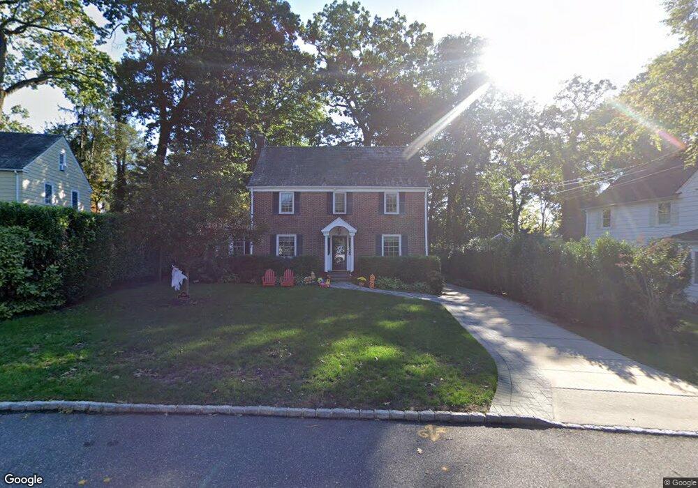 114 Ridge Crescent, Manhasset, NY 11030 - photo 1