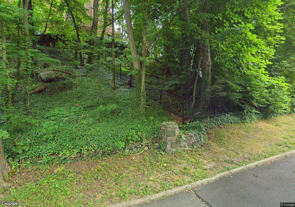 24 Gramatan Ct, Bronxville, NY 10708 - photo 1