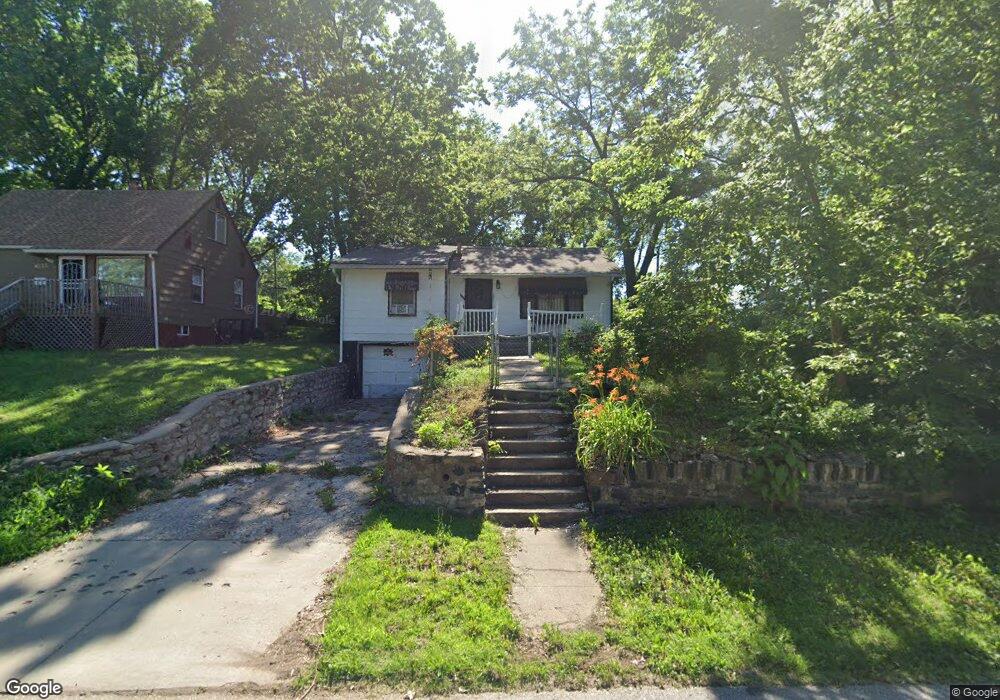 6729 Monroe Ave, Kansas City, MO 64132 - photo 1