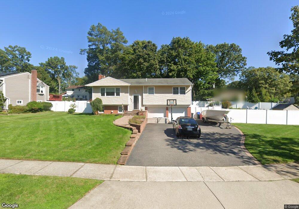 25 Wenmore Rd, ComMacK, NY 11725 - photo 1