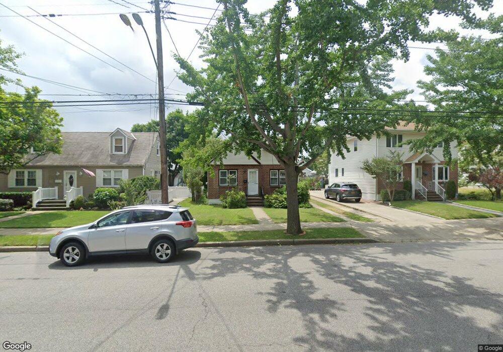 8538 263rd St, Floral Park, NY 11001 - photo 1