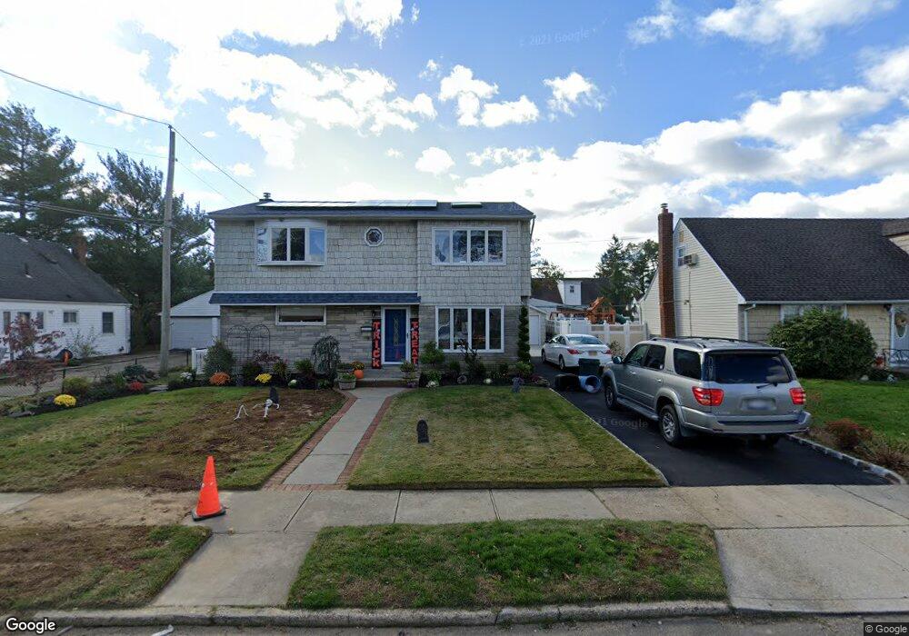 1051 Park Ln N, Franklin Square, NY 11010 - photo 1