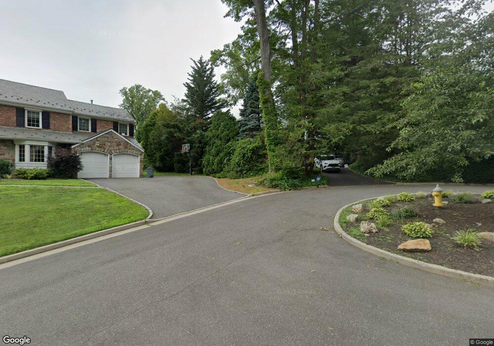 17 Eton Crest, Manhasset, NY 11030 - photo 1