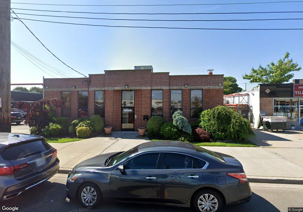 121 E 2nd St, Mineola, NY 11501 - photo 1