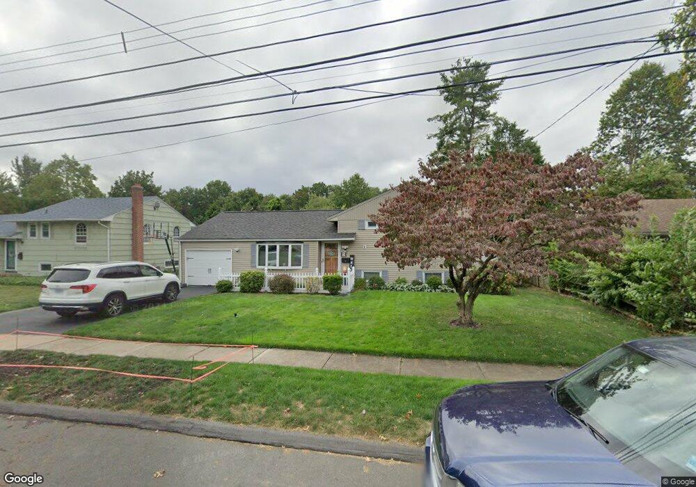 7 Kimberly Rd, West Hartford, CT 06107 - photo 1