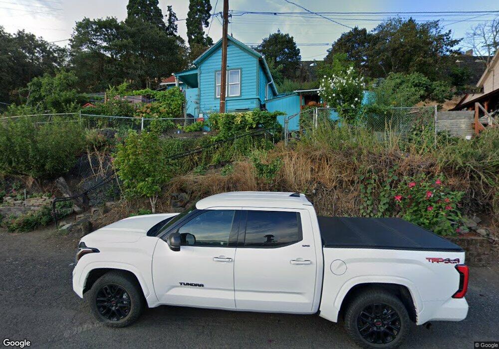 810 E 3rd St, the Dalles, OR 97058 - photo 1