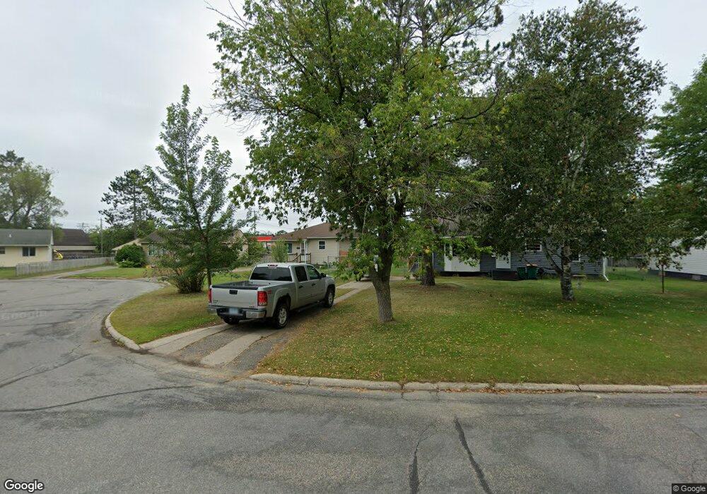 915 Clover Ln, Grand Rapids, MN 55744 - photo 1