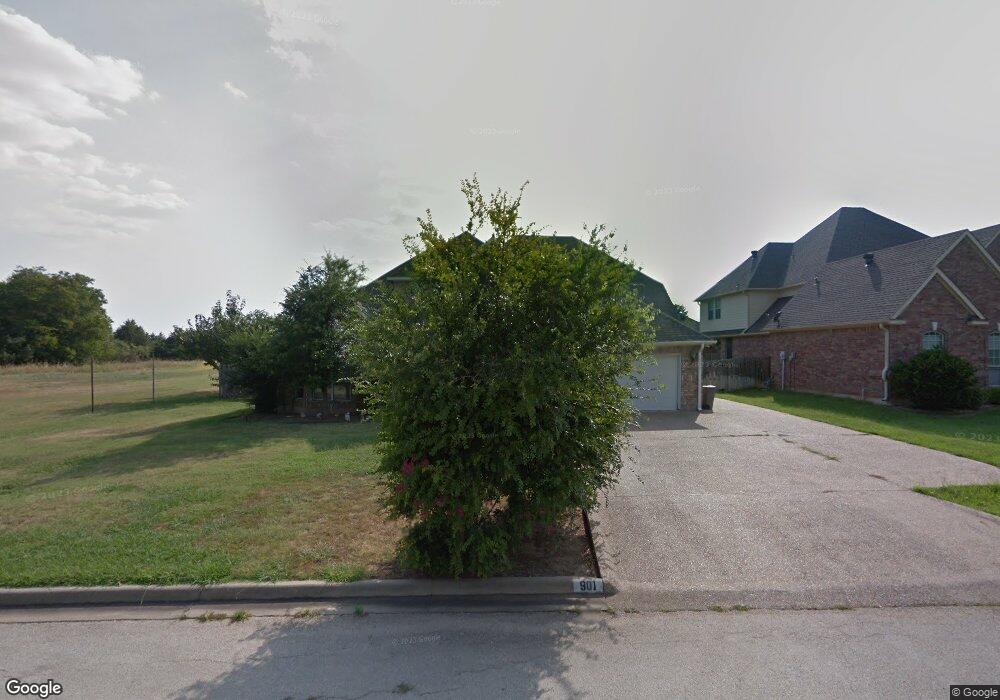 901 Mesquite St, Gainesville, TX 76240 - photo 1