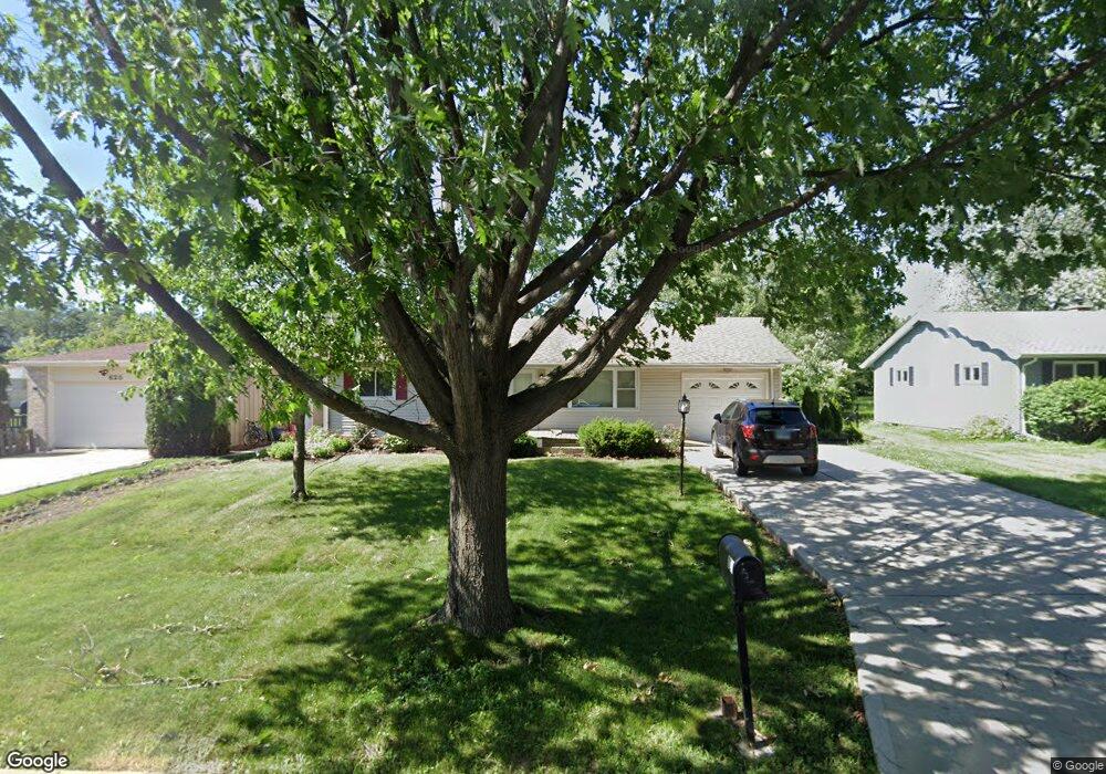 621 W Comstock Ave, Elmhurst, IL 60126 - photo 1