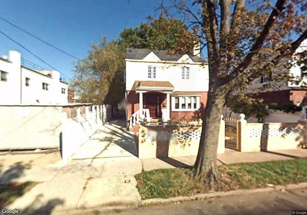 8011 Chevy Chase St, Jamaica, NY 11432 - photo 1