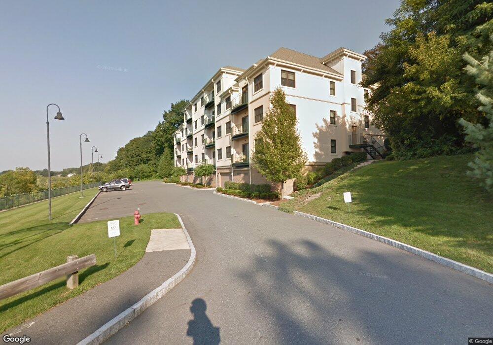 558 E Merrimack St unit 33, Lowell, MA 01852 - photo 1