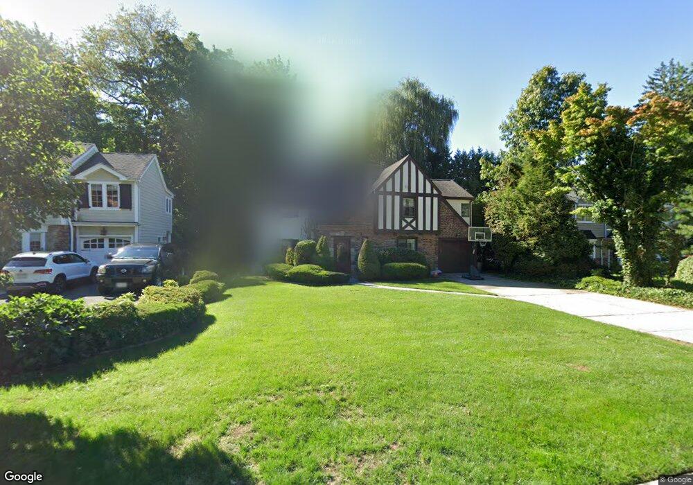 49 E Gate, Manhasset, NY 11030 - photo 1