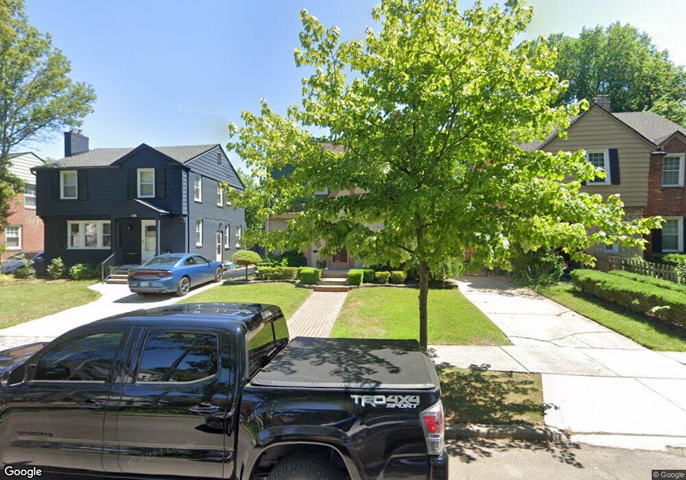 406 Fisher Rd, Grosse Pointe Farms, MI 48230 - photo 1