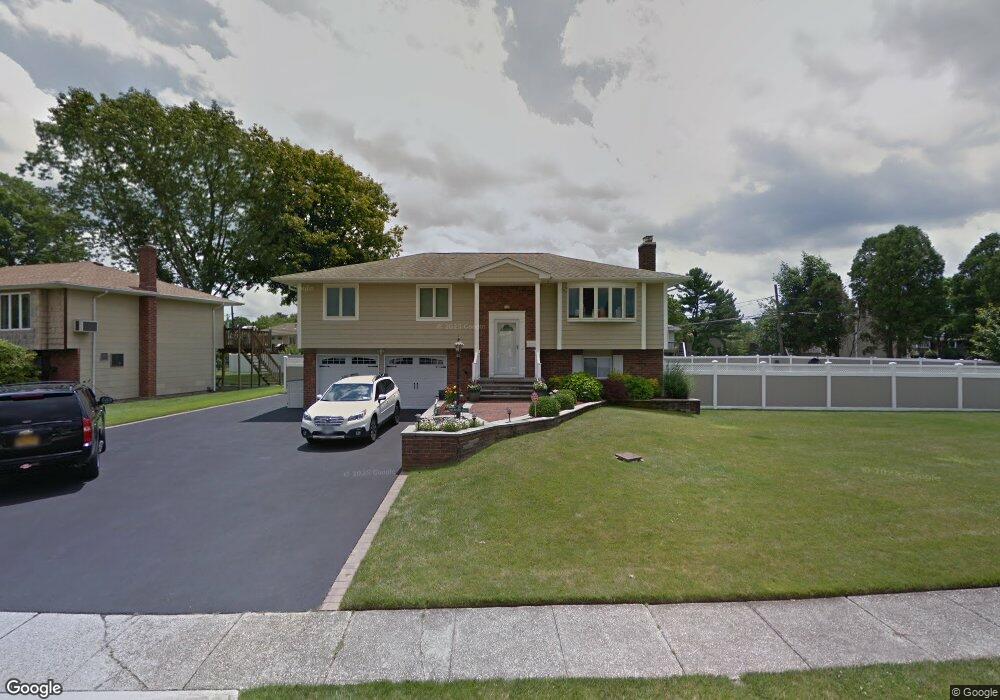 20 Heather Crescent, ComMacK, NY 11725 - photo 1