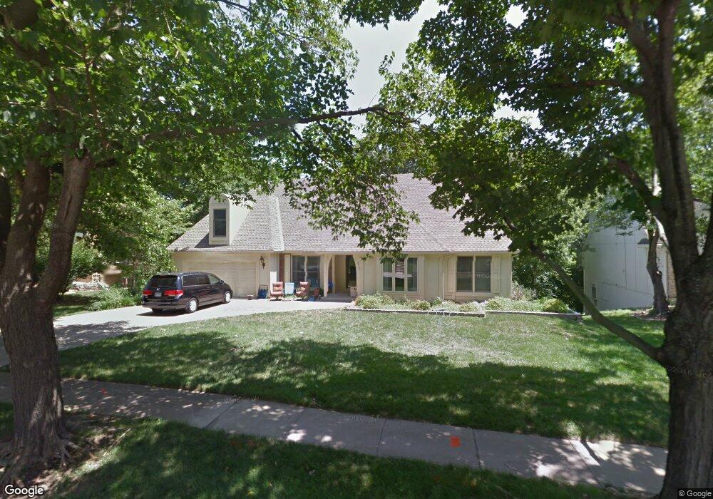 8427 Rosehill Rd, Lenexa, KS 66215 - photo 1