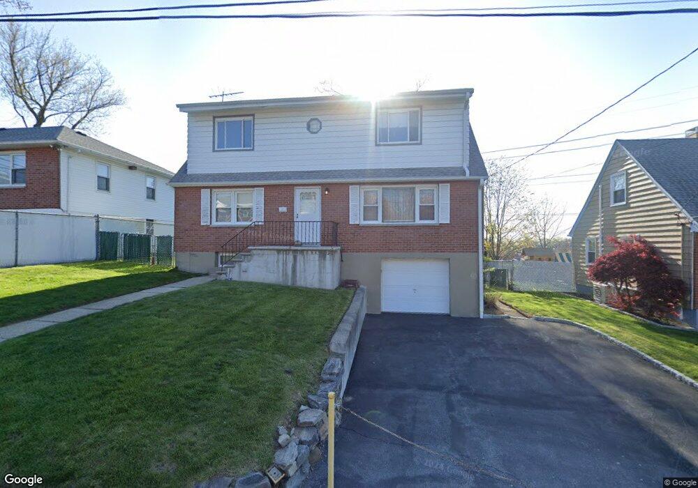 9 Entrance Ct, Yonkers, NY 10710 - photo 1