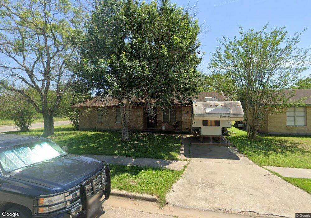 1408 Glendale Dr, Beeville, TX 78102 - photo 1