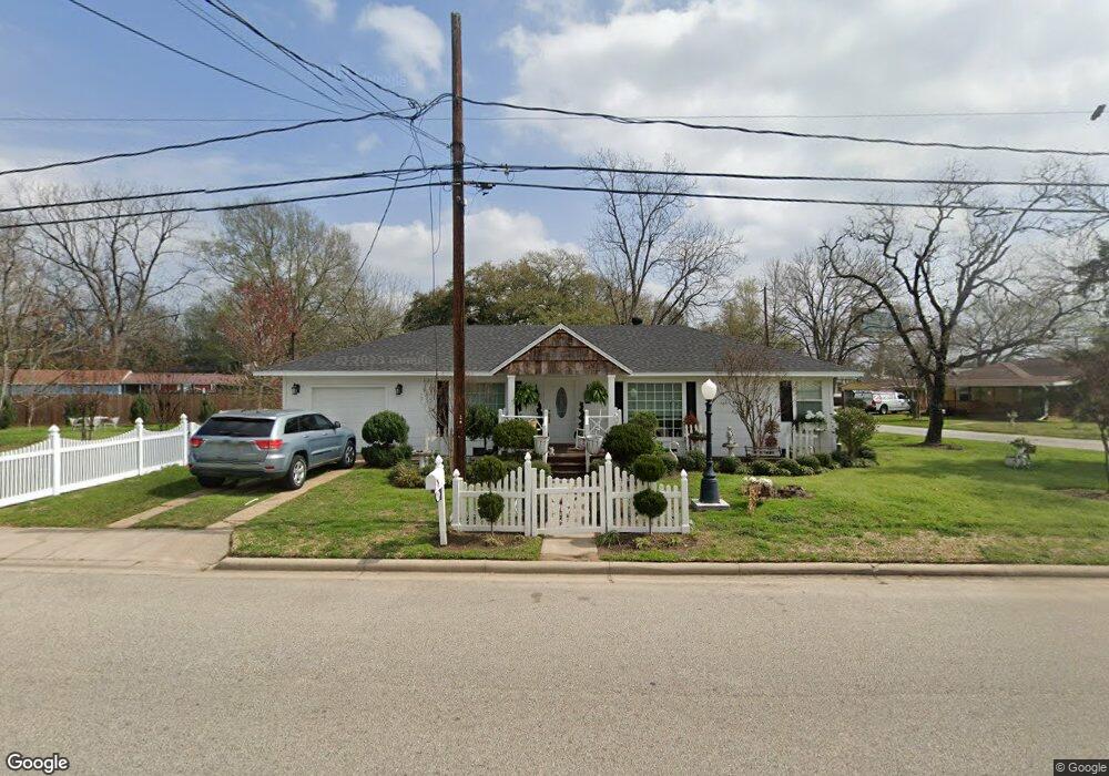 201 Baker Dr, Tomball, TX 77375 - photo 1