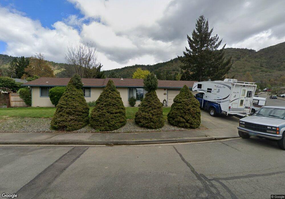 1014 NE Dewey Dr, Grants Pass, OR 97526 - photo 1