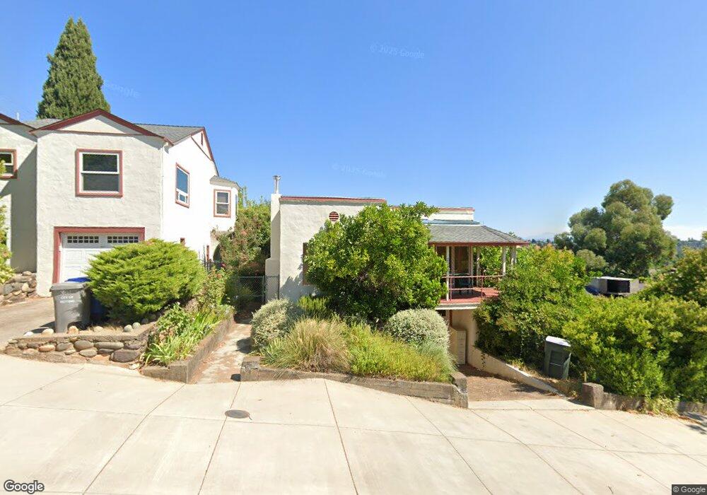 2046 10th St, Redding, CA 96001 - photo 1