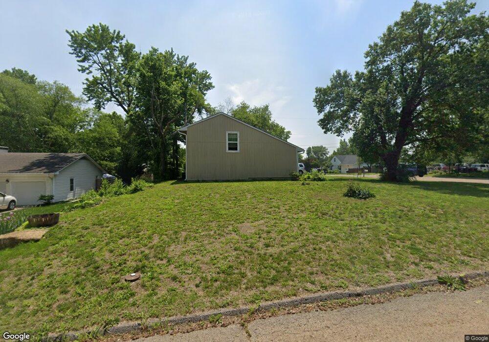 1717 SW Sieben St, Topeka, KS 66611 - photo 1