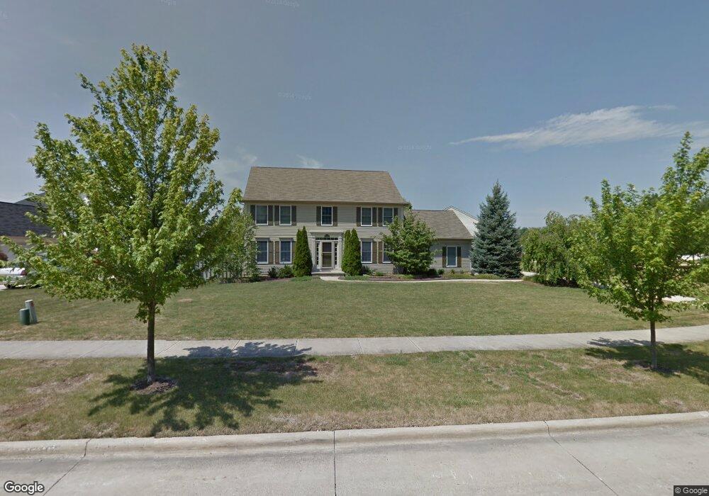 8471 Forest View Dr, Olmsted Falls, OH 44138 - photo 1