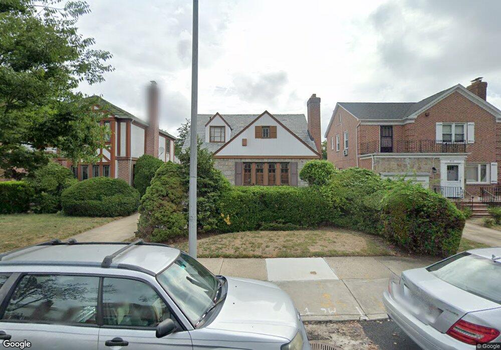 7343 192nd St, Fresh Meadows, NY 11366 - photo 1