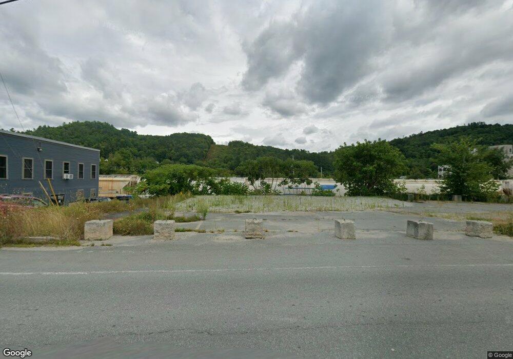 142 Railroad St, Saint Johnsbury, VT 05819 - photo 1