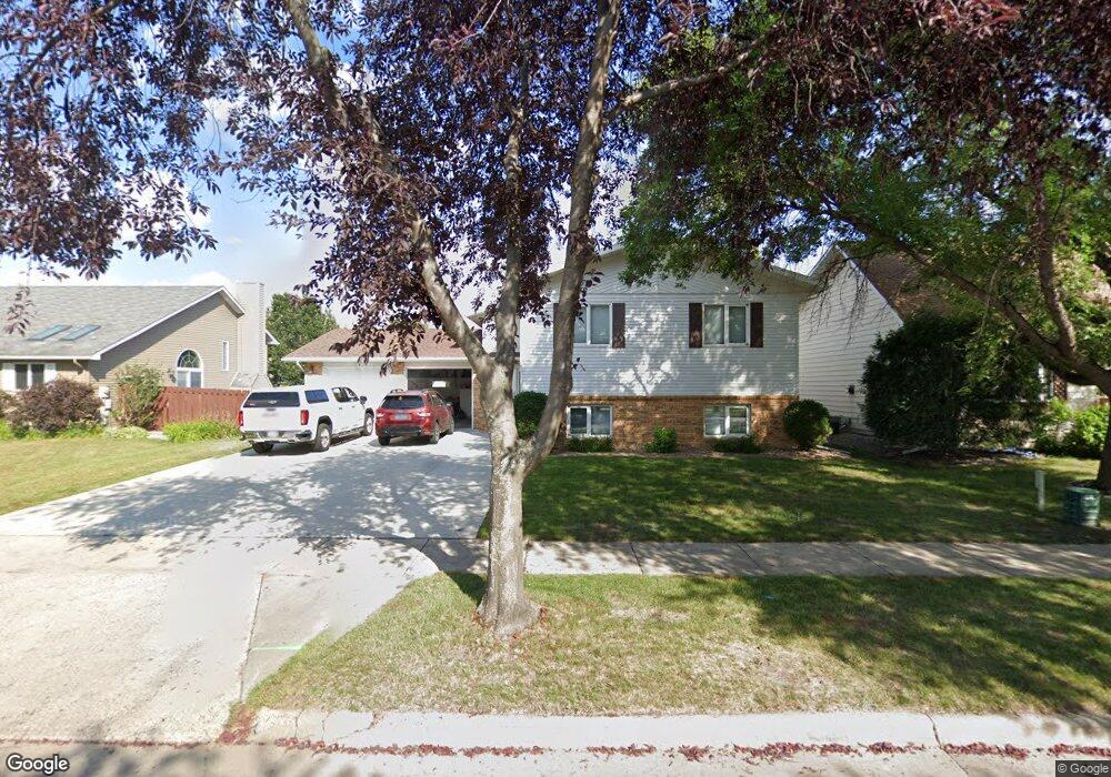 1113 S 22nd St, Grand Forks, ND 58201 - photo 1