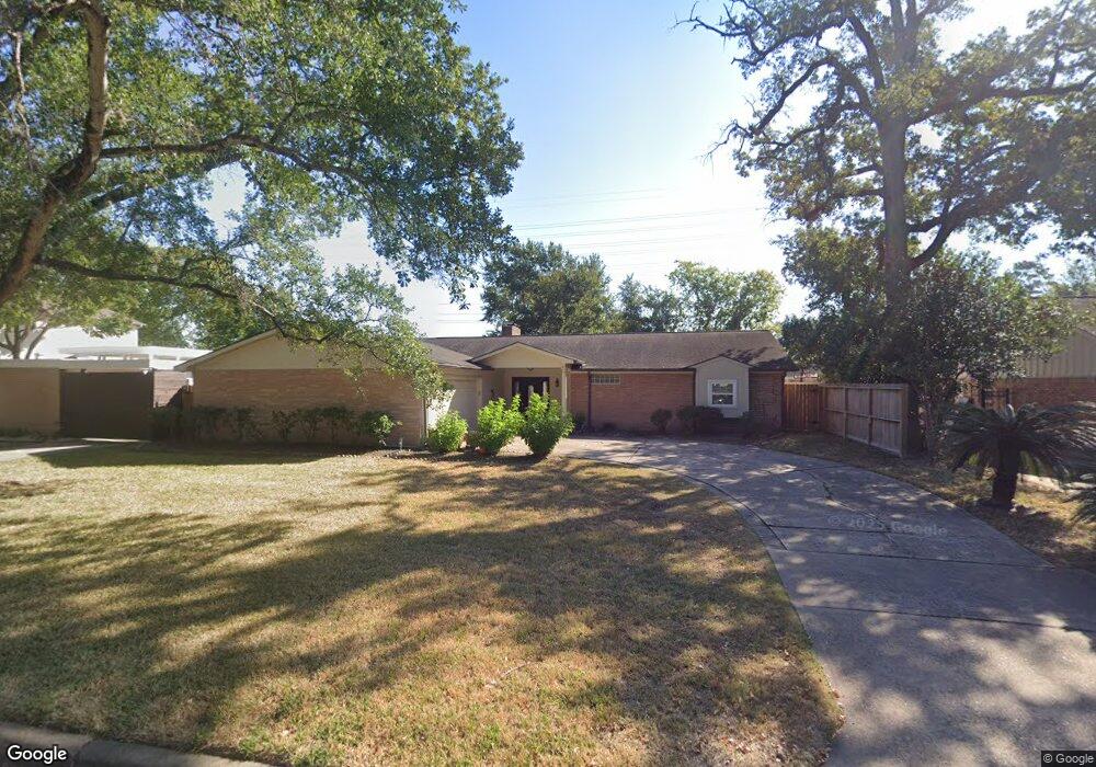 922 Wycliffe Dr, Houston, TX 77079 - photo 1